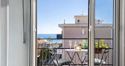 Appartement 'Vista Mare A 150 Mt Dalla Spiaggia' avec vue sur mer, terrasse privée et climatisation