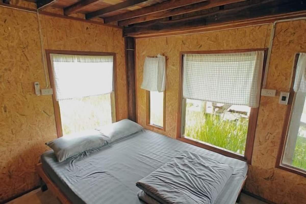 1 bedroom, free wired internet