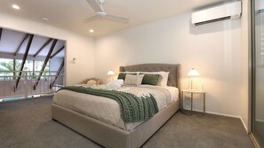 5 bedrooms, iron/ironing board, free WiFi, bed sheets