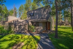 Exterior - Cozy Condo Near the VIllage (Sunriver)