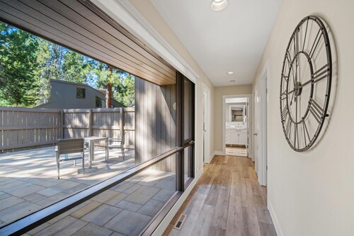 Cozy Condo Near the VIllage