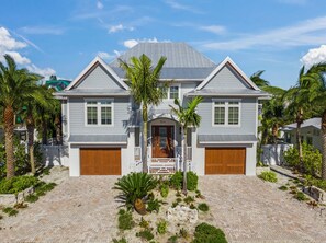 Exterior - Sea La Vie - Custom Home w/ Pool, Spa & Rooftop Deck on Anna Maria Island (Anna Maria)