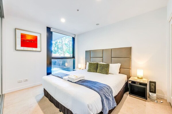 2 dormitoris, planxa i posts de planxar, un bressol de viatge i wifi