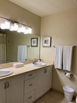 Hair dryer, towels, soap, toilet paper - Walk across to beach 2/2 Riviera Shores Resort @ Hilton Grand Vacation Club (Dana Point)