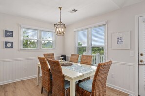 Dining - Bubbles Up- Soundside, Access to Village Beach Club (Nags Head)
