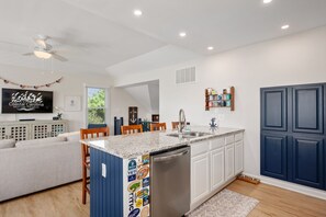Interior - Bubbles Up- Soundside, Access to Village Beach Club (Nags Head)