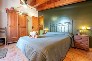 3 chambres, fer et planche à repasser, Wi-Fi gratuit, draps fournis