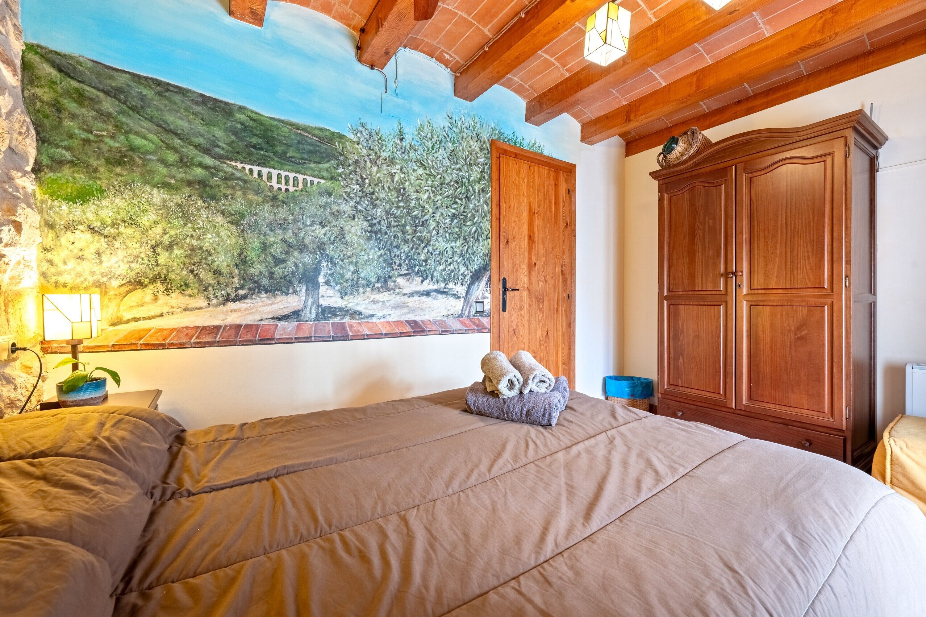 3 bedrooms, iron/ironing board, free WiFi, bed sheets