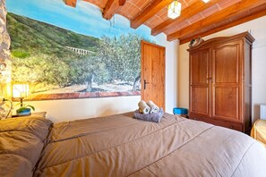 3 عدّة غرف نوم ومكواة/لوح كي وواي فاي مجانًا وملاءات أسرّة