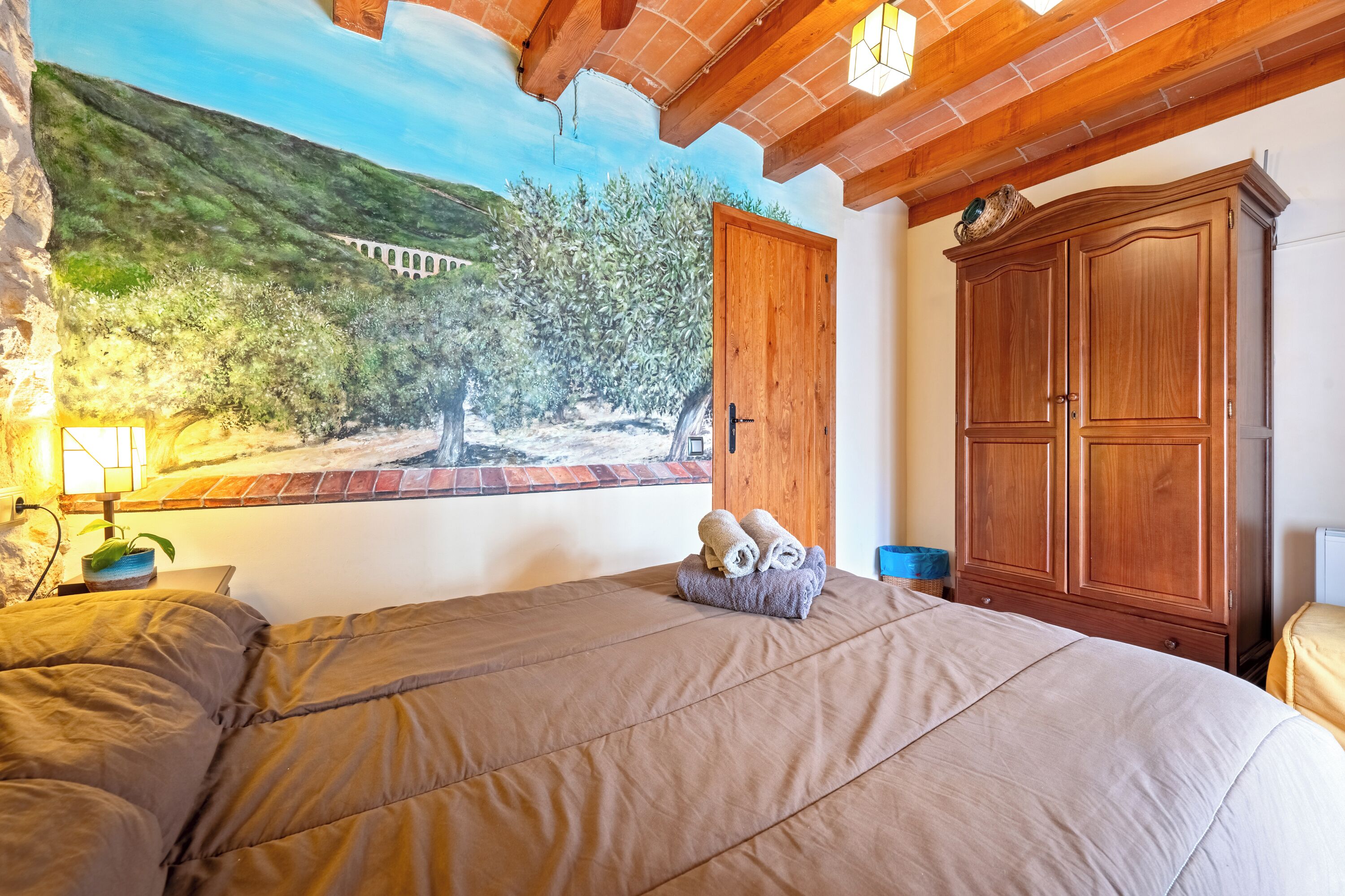 3 bedrooms, iron/ironing board, free WiFi, bed sheets