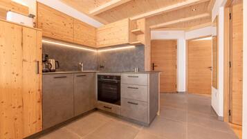 Kühlschrank, Ofen, Herdplatte, Geschirrspüler