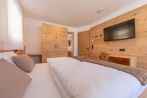 2 chambres, fer et planche à repasser, Wi-Fi gratuit, draps fournis