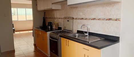 Appartement classique, vue sur la ville | Cuisine privée