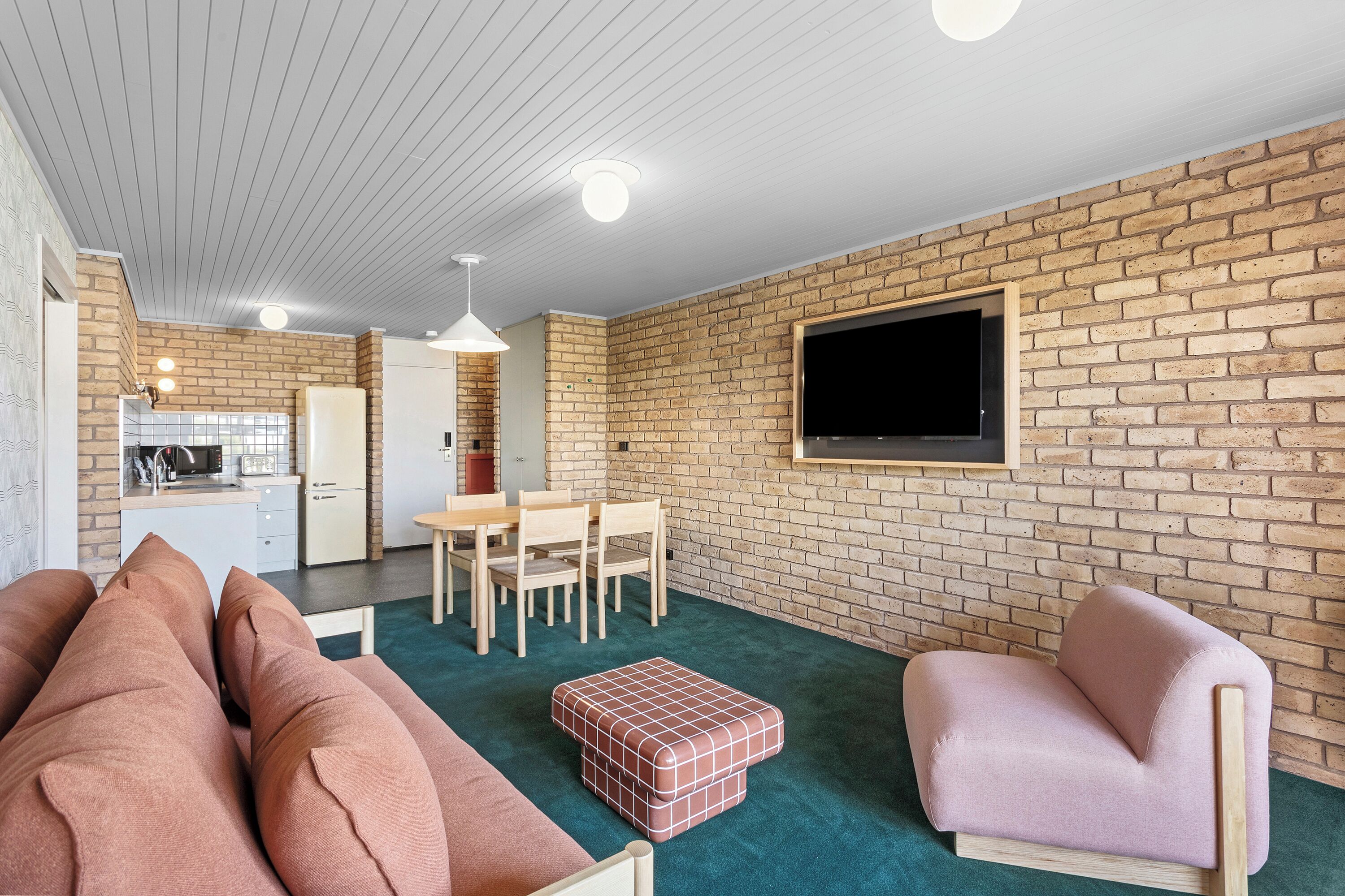 Premier Family Room | Minibar, individually decorated, individually furnished