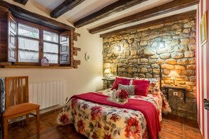 3 bedrooms, free WiFi, bed sheets - Apartment 'Juntana 1' with Mountain View, Shared Terrace and Wi-Fi (Villacarriedo)