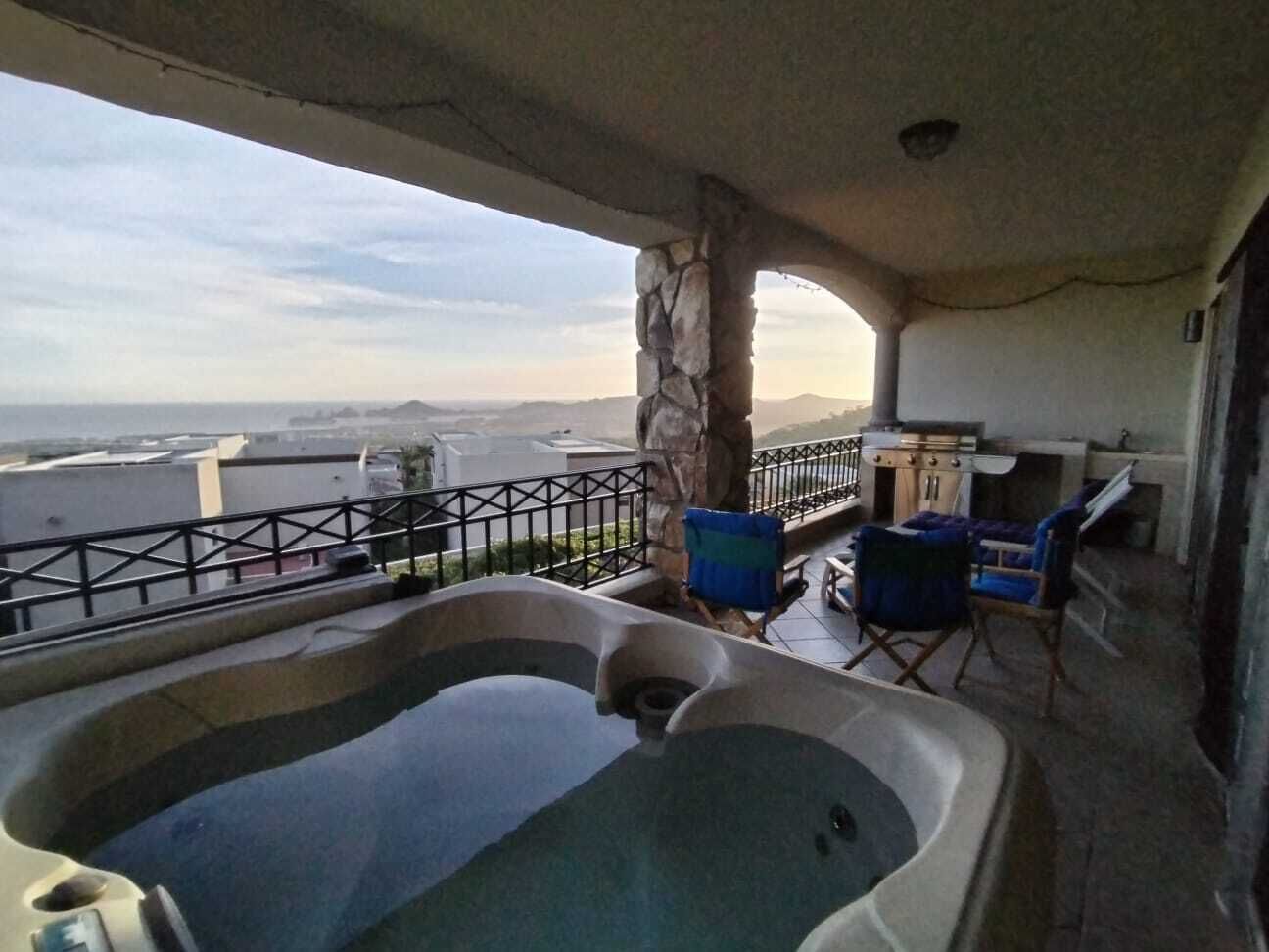 Bañera de hidromasaje al aire libre