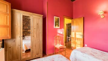 3 bedrooms, free WiFi, bed sheets