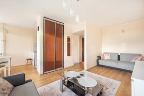 Living area - Krasiński Garden Charming Studio (Warszawa)