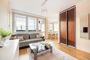 Living area - Krasiński Garden Charming Studio (Warszawa)