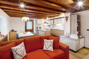 TV - Apartment 'Zopel' with Mountain View, Shared Garden and Wi-Fi (Falcade)