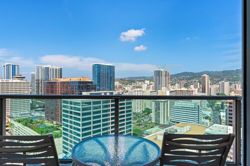 Ala Moana Hotel Sleeps 4 near beach