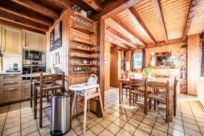 Dining - Chalet 'Des Charmes' with Mountain Views, Private Terrace, and Wi-Fi (Thollon-les-Mémises)