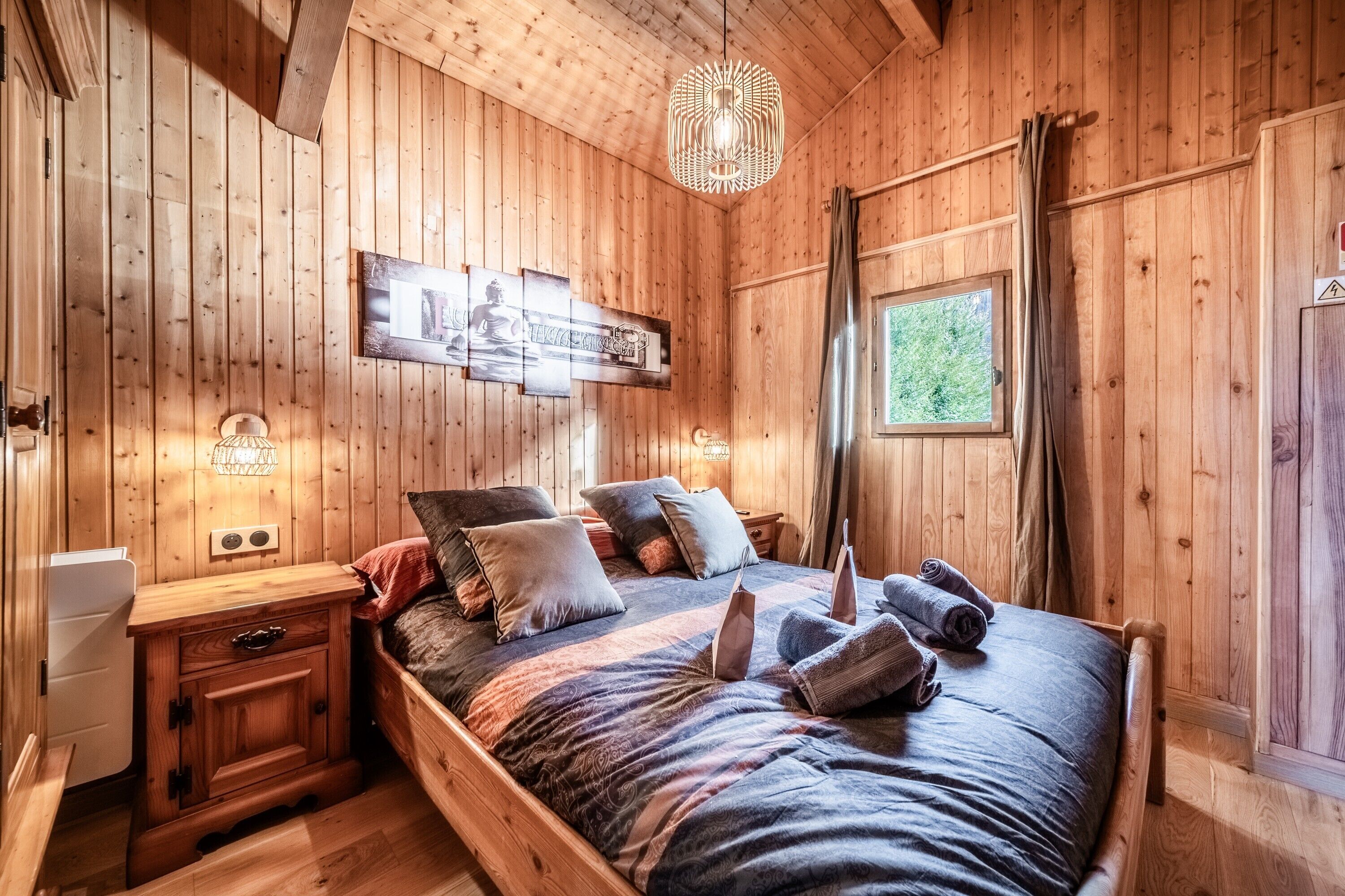 5 bedrooms, iron/ironing board, free WiFi, bed sheets