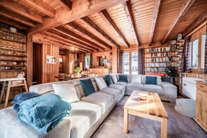 TV, fireplace - Chalet 'Des Charmes' with Mountain Views, Private Terrace, and Wi-Fi (Thollon-les-Mémises)