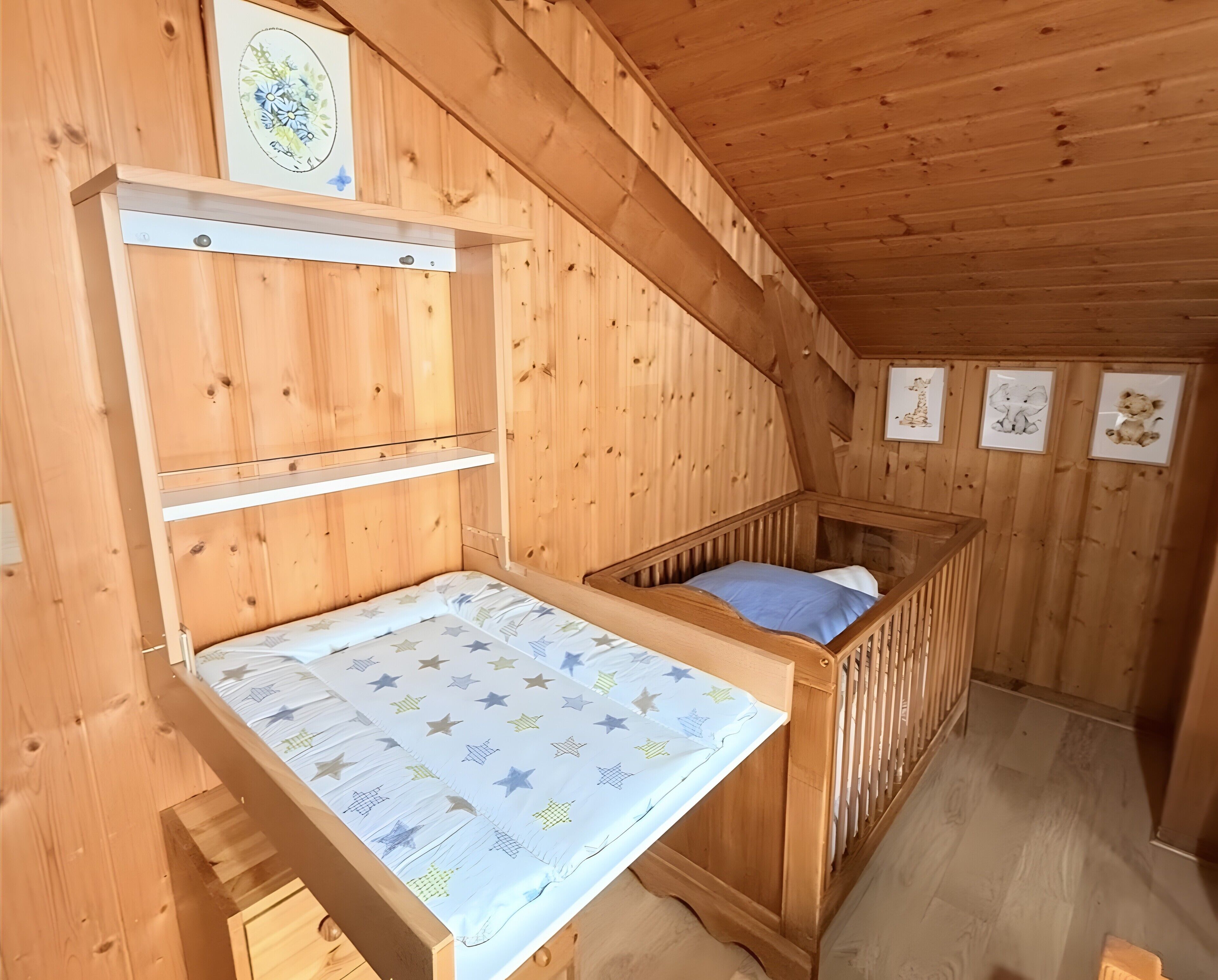 5 makuuhuonetta, silitysrauta/-lauta, ilmainen Wi-Fi, vuodevaatteet