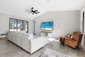 Smart TV - Hidden Gem, Heated Pool & Spa - Enchanted El Dorado Retreat - Roelens (Bonita Springs)