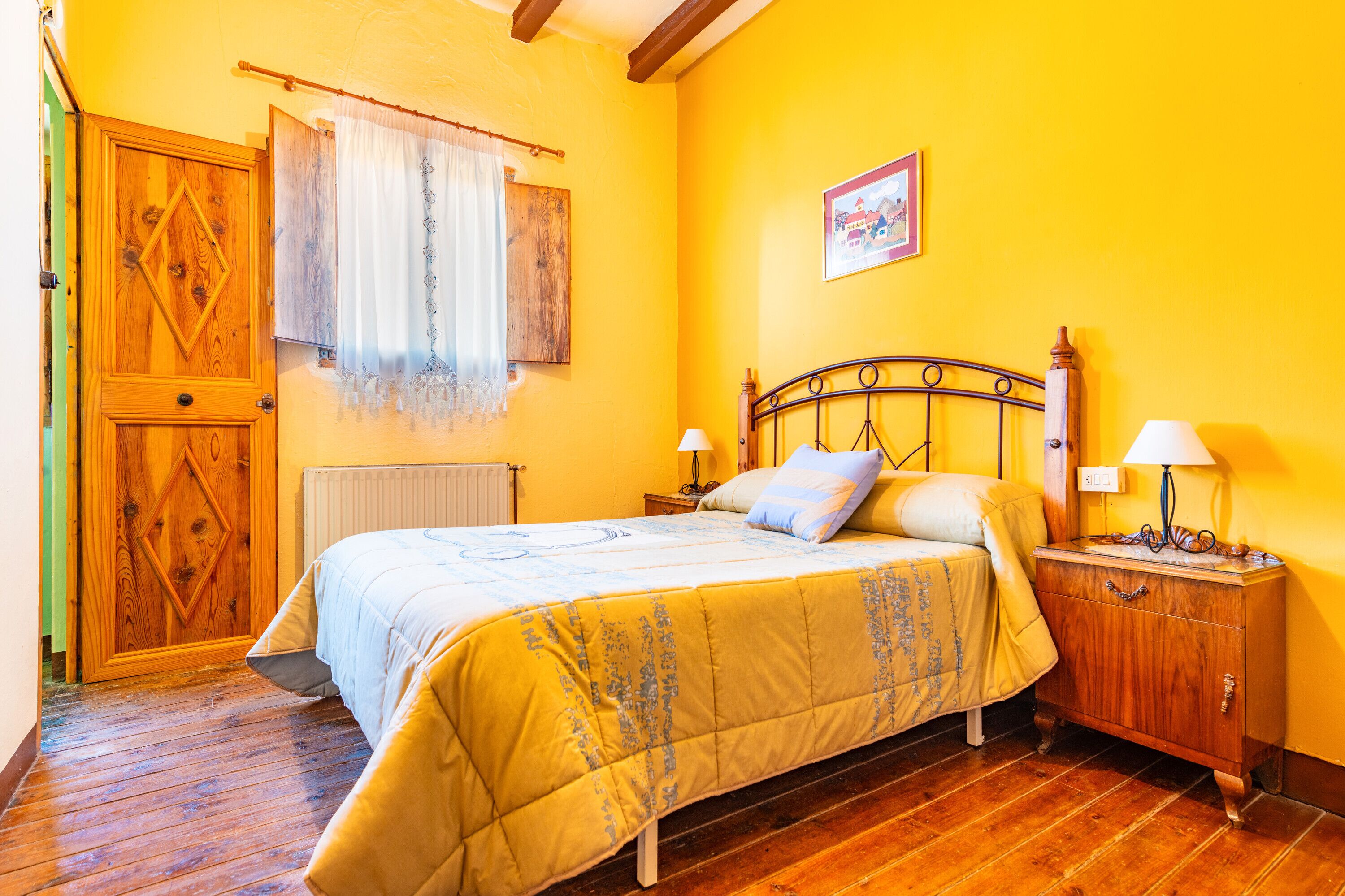 6 bedrooms, free WiFi, bed sheets