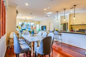 Dining - StayAU Pakenham Townhouse with Lakeview (Pakenham)
