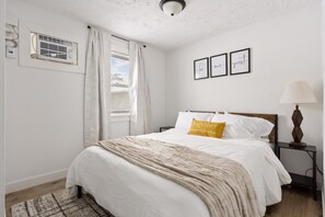 1 bedroom, iron/ironing board, free WiFi