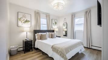 Tabla de planchar con plancha, wifi gratis y ropa de cama