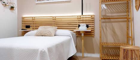 Chambre Simple Confort, non-fumeurs, salle de bains privée | Bureau, espace de travail pour ordinateur portable