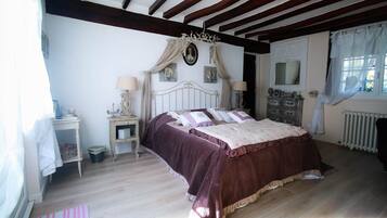 1 bedroom, free WiFi, bed sheets