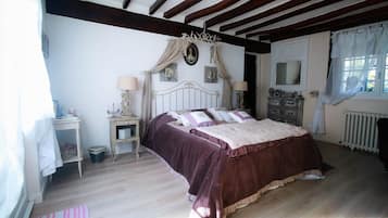 1 bedroom, free WiFi, bed sheets