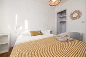 4 chambres, fer et planche à repasser, Wi-Fi gratuit, draps fournis