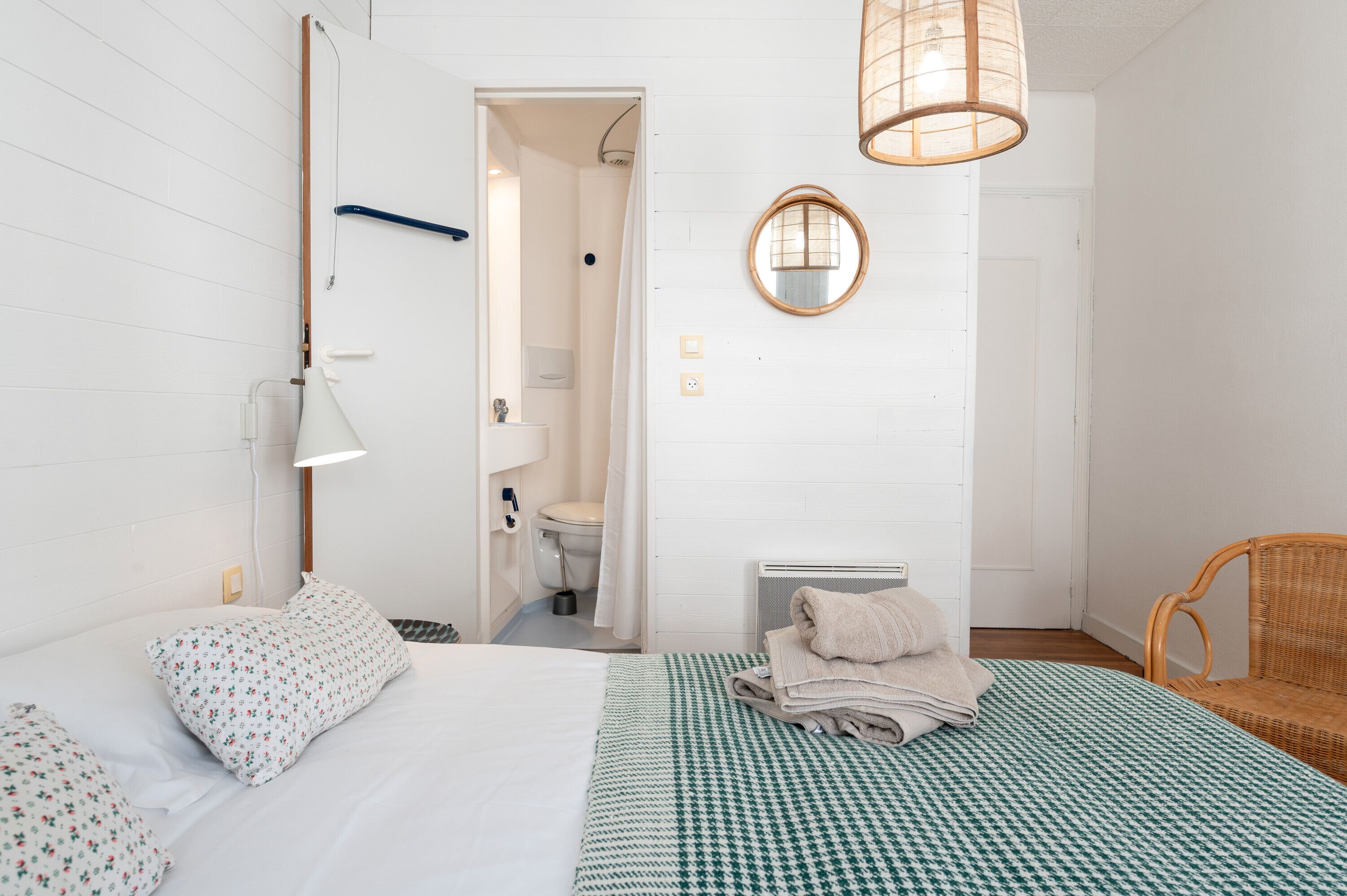 4 habitaciones, tabla de planchar con plancha y wifi gratis 