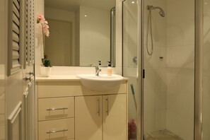 Hårføner, håndklær, såpe og toalettpapir