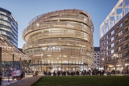 Modern Studio + Balcony + Car Park - Darling Harbour