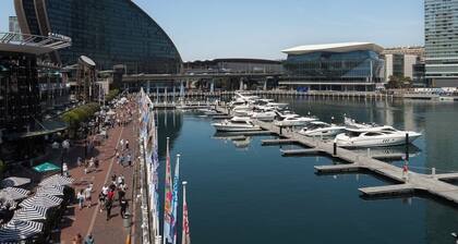 Modern Studio + Balcony + Car Park - Darling Harbour