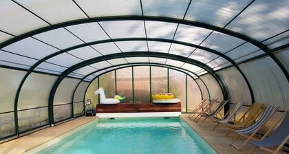 Guest Room 'Marquise De Pompadour' with Pool, Breakfast, Shared Garden, and Wi-Fi