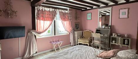 1 dormitori, wifi gratuïta i roba de llit