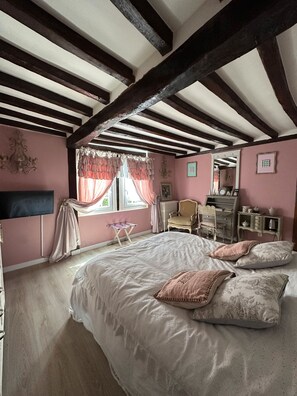 1 bedroom, free WiFi, bed sheets