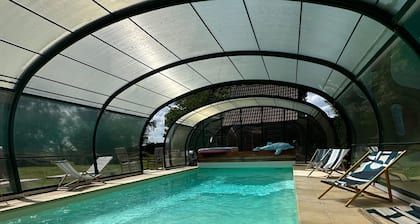 Chambre d'hÎtes 'English Roses' avec piscine privée, jardin partagé et Wi-Fi