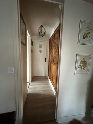 Interior - 'English Roses' Guest Room with Private Pool, Shared Garden, and Wi-Fi (Suzay)