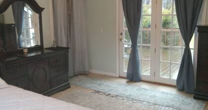 Charming & Private 1-bed & 1 ba ,sleeps 2, on 1st floor of a 5 bed 3ba House,