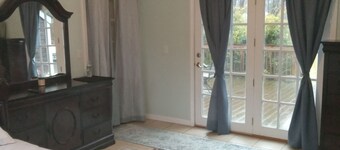 Charming & Private 1-bed & 1 ba ,sleeps 2, on 1st floor of a 5 bed 3ba House,
