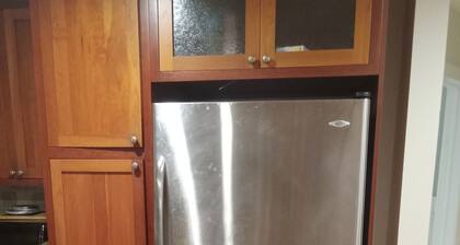Charming & Private 1-bed & 1 ba ,sleeps 2, on 1st floor of a 5 bed 3ba House,